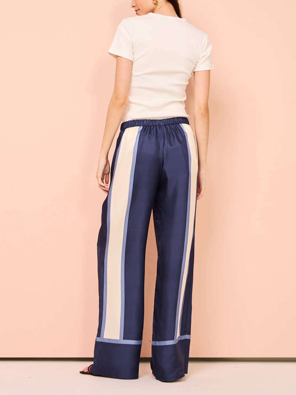Broek met contrasterende biezen