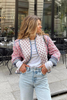 Stijlvol kort jasje met patchworkprint