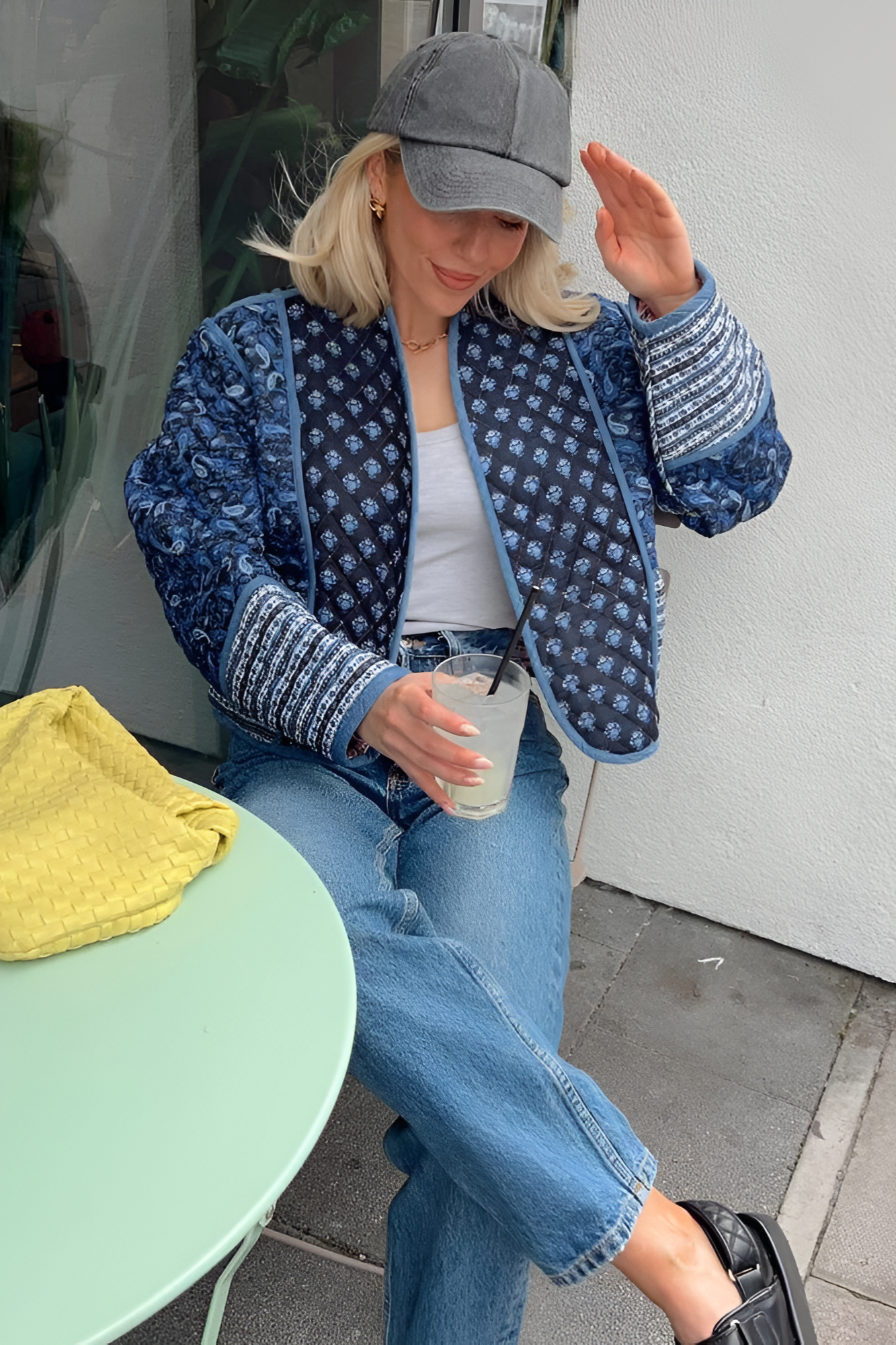Stijlvol kort jasje met patchworkprint