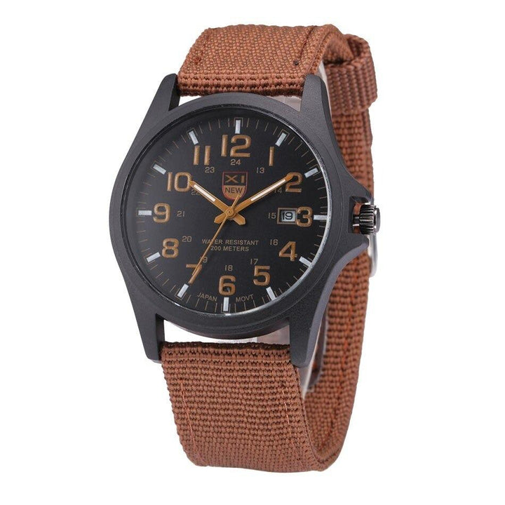 Robuust horloge in militaire stijl met verlichte wijzerplaat