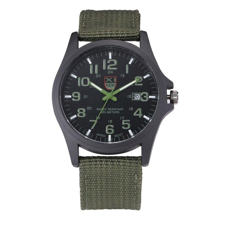 Robuust horloge in militaire stijl met verlichte wijzerplaat