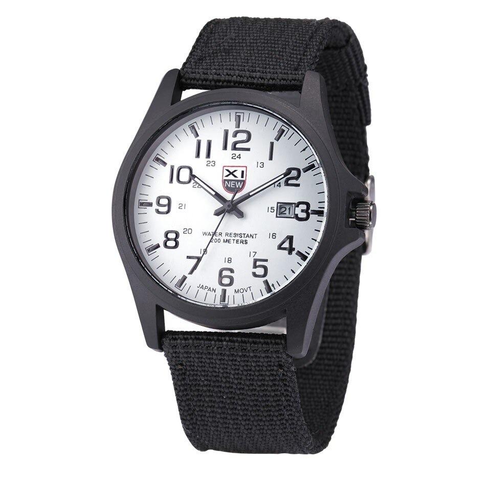 Robuust horloge in militaire stijl met verlichte wijzerplaat
