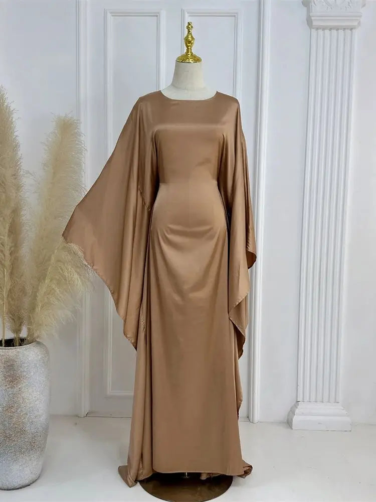 Elegante maxi-jurk met spaghettibandjes en hoge split