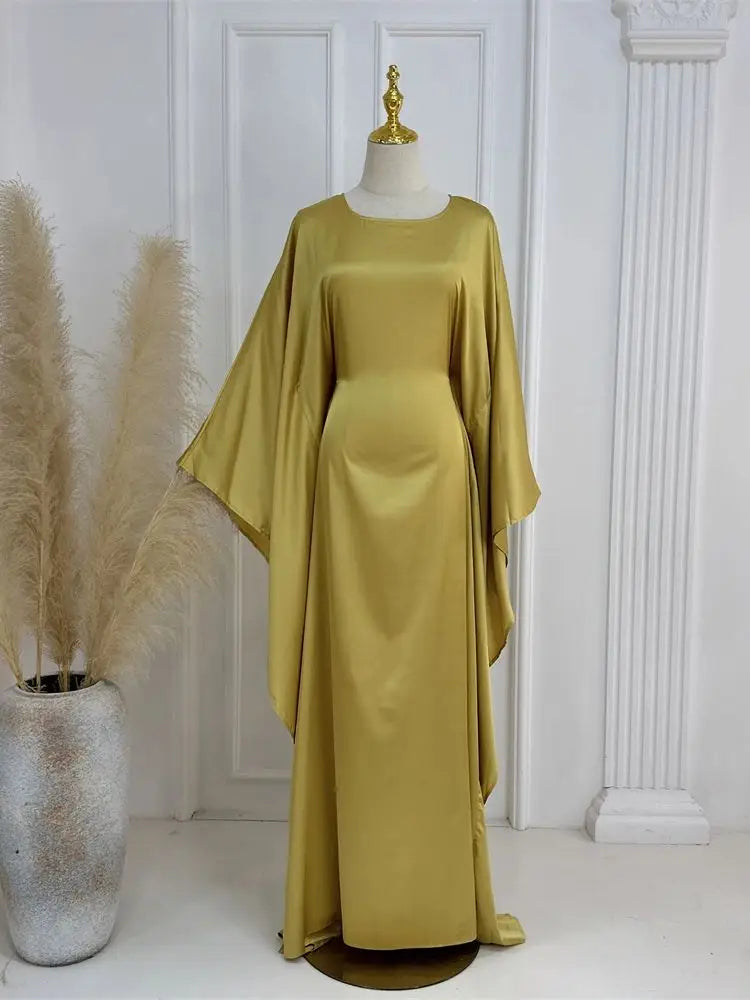 Elegante maxi-jurk met spaghettibandjes en hoge split