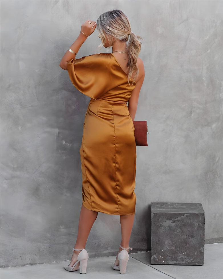 Asymmetrische off-shoulder jurk