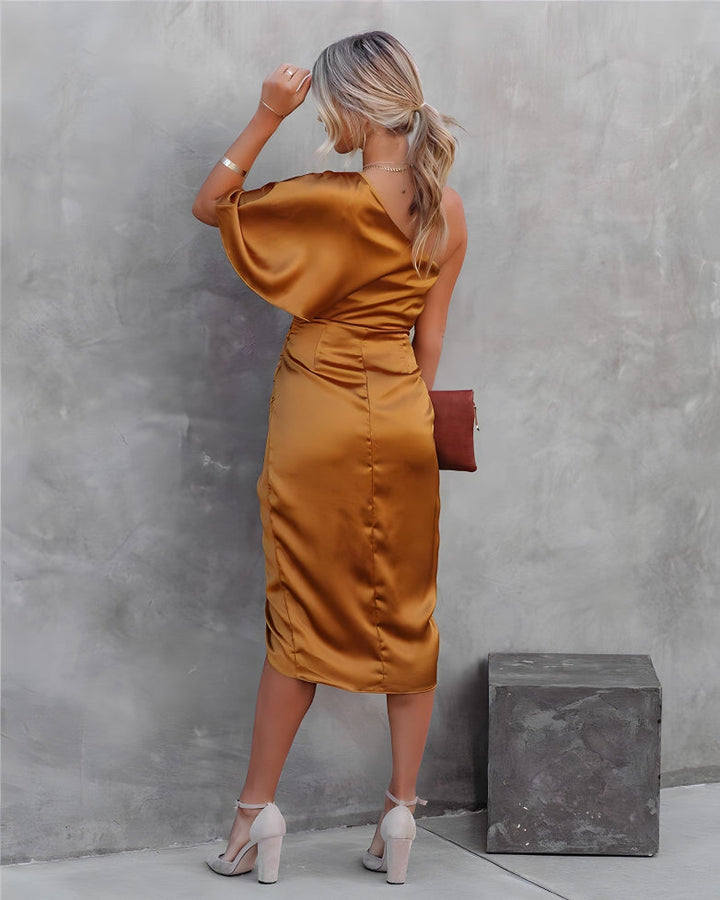 Asymmetrische off-shoulder jurk