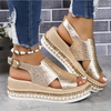 Comfortabele en opvallende zomerse mode sandalen met sleehak
