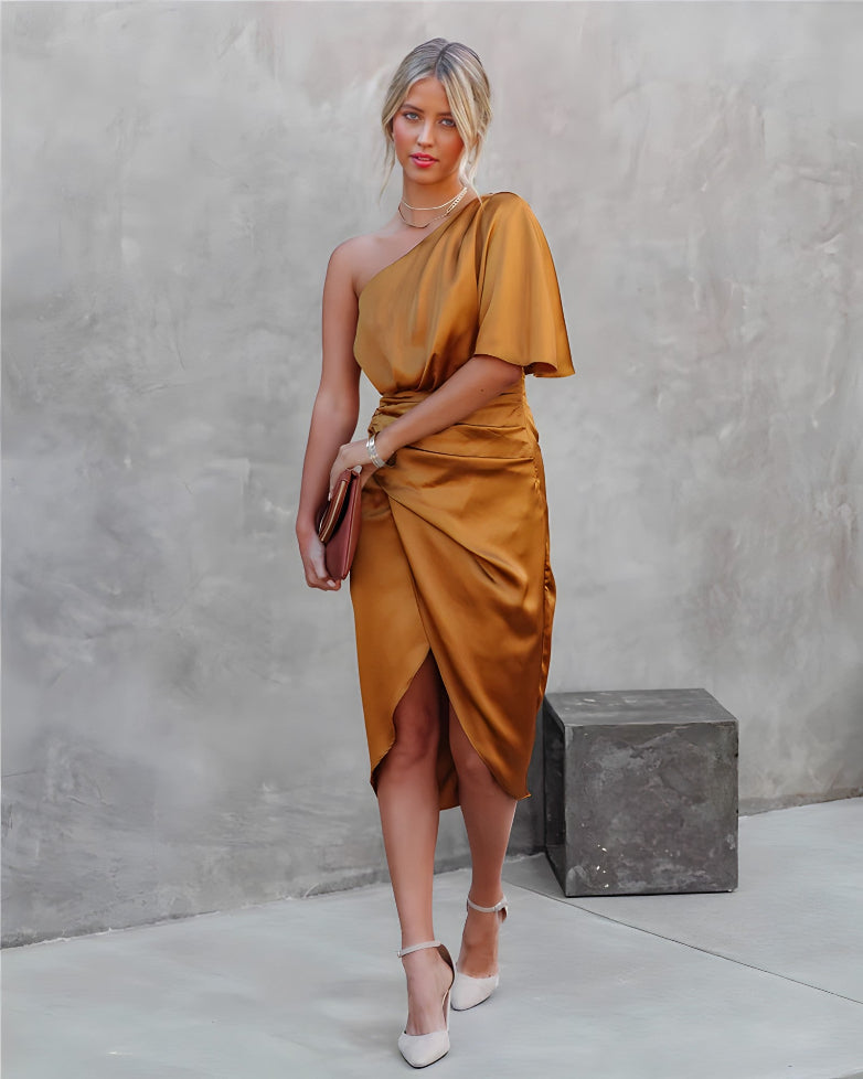 Asymmetrische off-shoulder jurk