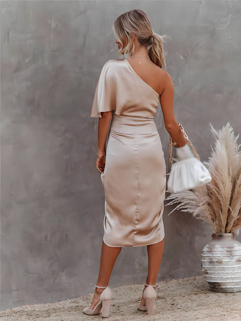 Asymmetrische off-shoulder jurk