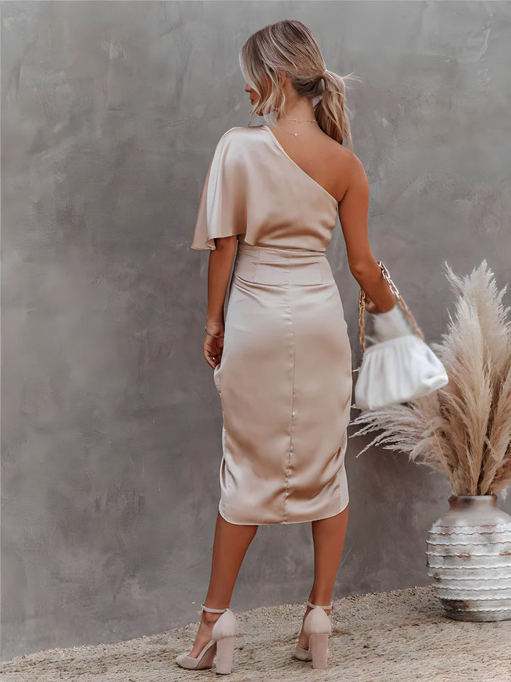 Asymmetrische off-shoulder jurk